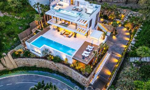 Villa de luxe moderne prête à emménager avec vue imprenable sur la mer à vendre, située à La Quinta, Marbella - Benahavis 67756