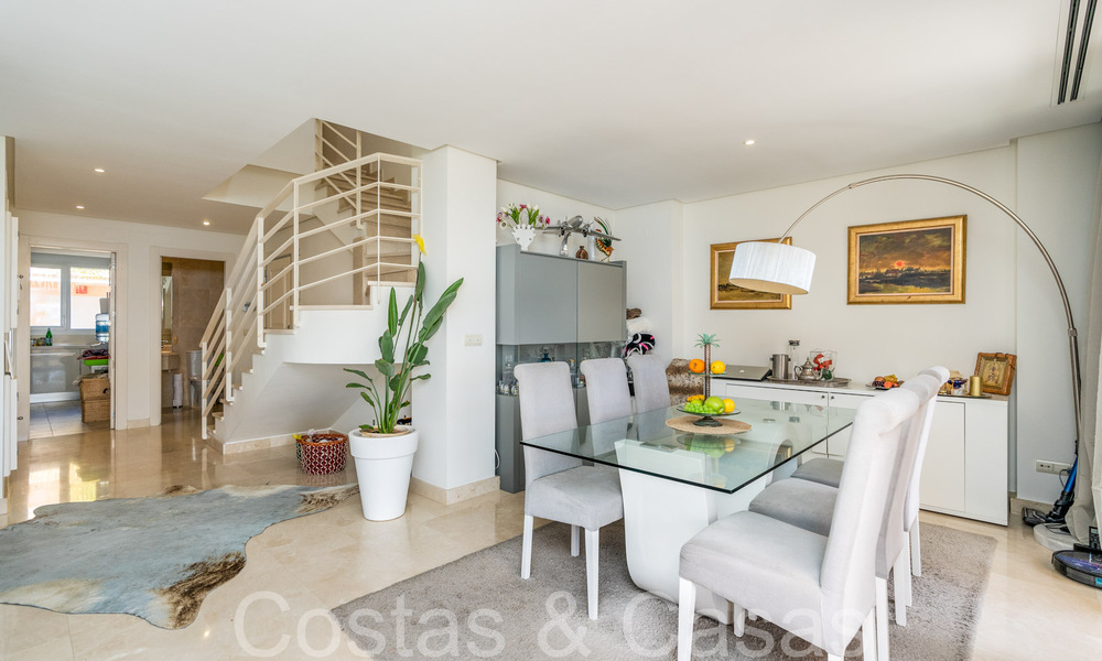 Penthouse en duplex spacieux et lumineux à vendre situé à Nueva Andalucia, Marbella 67990