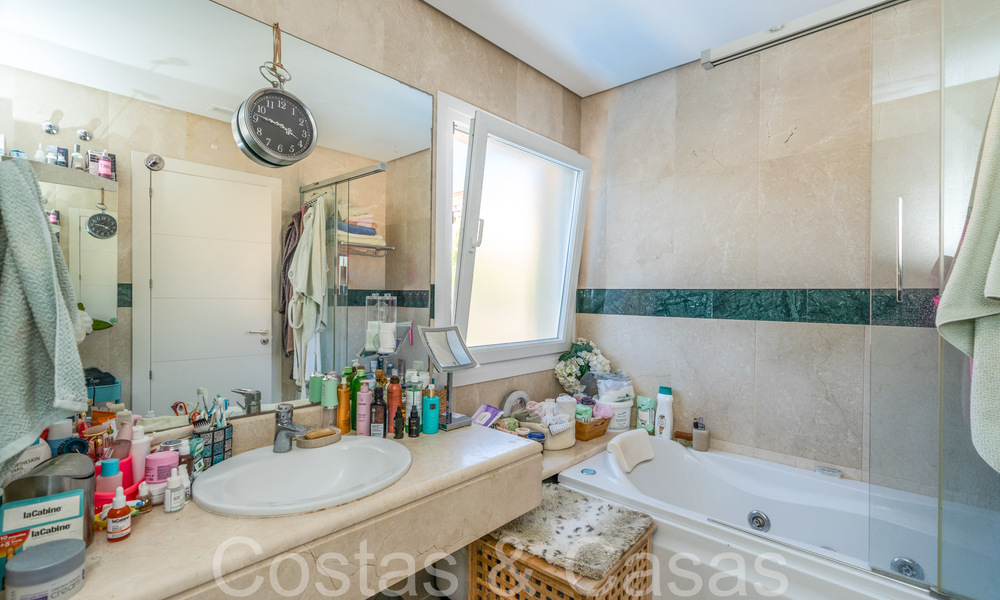 Penthouse en duplex spacieux et lumineux à vendre situé à Nueva Andalucia, Marbella 67993