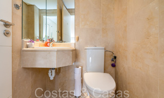 Penthouse en duplex spacieux et lumineux à vendre situé à Nueva Andalucia, Marbella 67994 