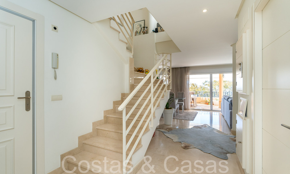 Penthouse en duplex spacieux et lumineux à vendre situé à Nueva Andalucia, Marbella 67995