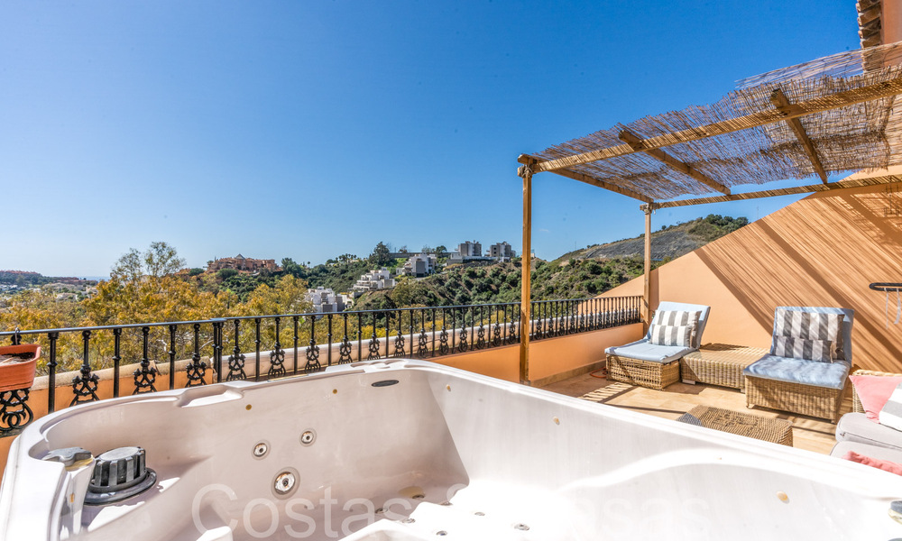 Penthouse en duplex spacieux et lumineux à vendre situé à Nueva Andalucia, Marbella 67999