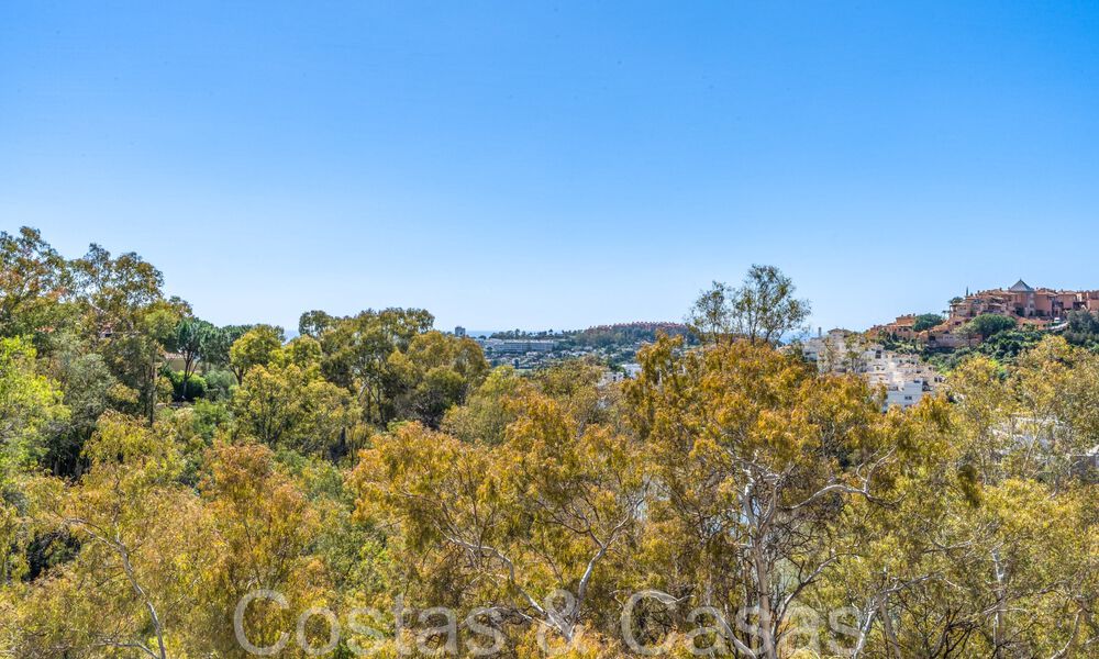 Penthouse en duplex spacieux et lumineux à vendre situé à Nueva Andalucia, Marbella 68000