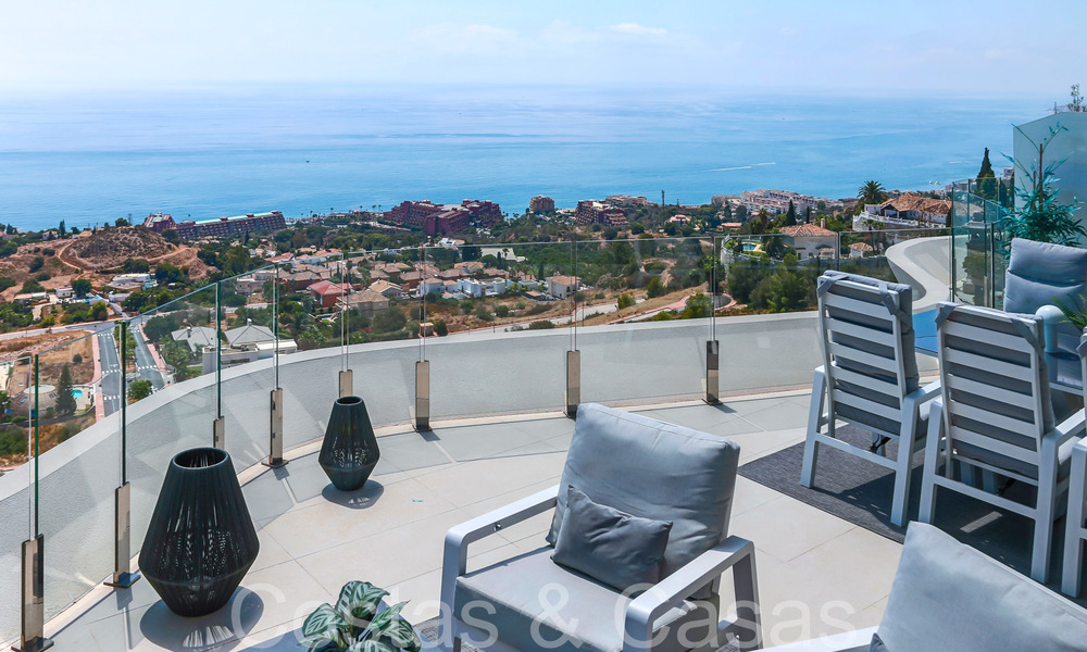 Penthouse en duplex luxueux et moderne avec vue panoramique sur la mer à vendre à Benalmadena, Costa del Sol 68021