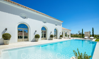 Villa de luxe prête à emménager au design méditerranéen contemporain à vendre dans un prestigieux quartier de golf à Nueva Andalucia, Marbella 68409 