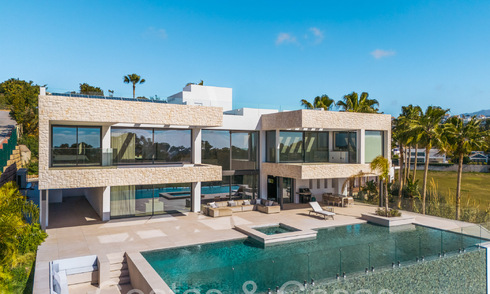 Villa de luxe spacieuse et moderniste à vendre avec vue sur le terrain de golf à Benahavis - Marbella 68129