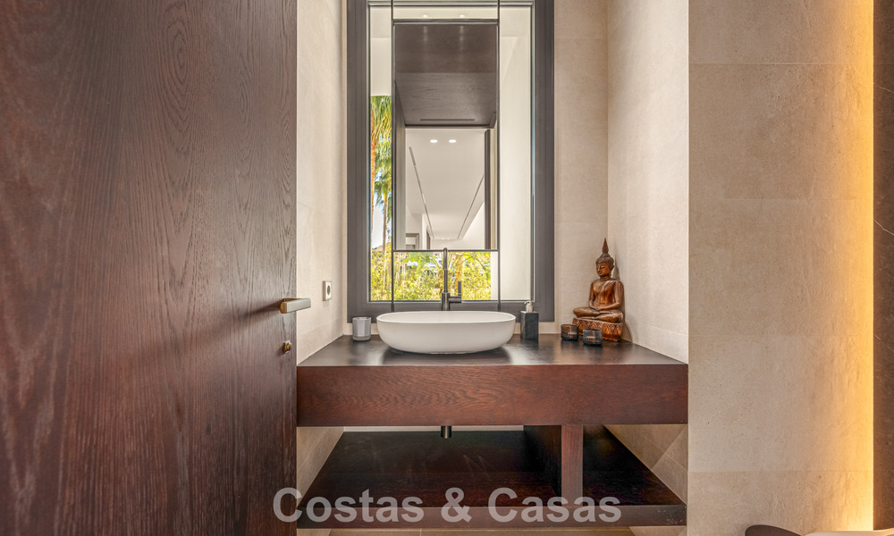 Villa de luxe spacieuse et moderniste à vendre avec vue sur le terrain de golf à Benahavis - Marbella 792494