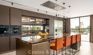 Villa de luxe spacieuse et moderniste à vendre avec vue sur le terrain de golf à Benahavis - Marbella 792495 