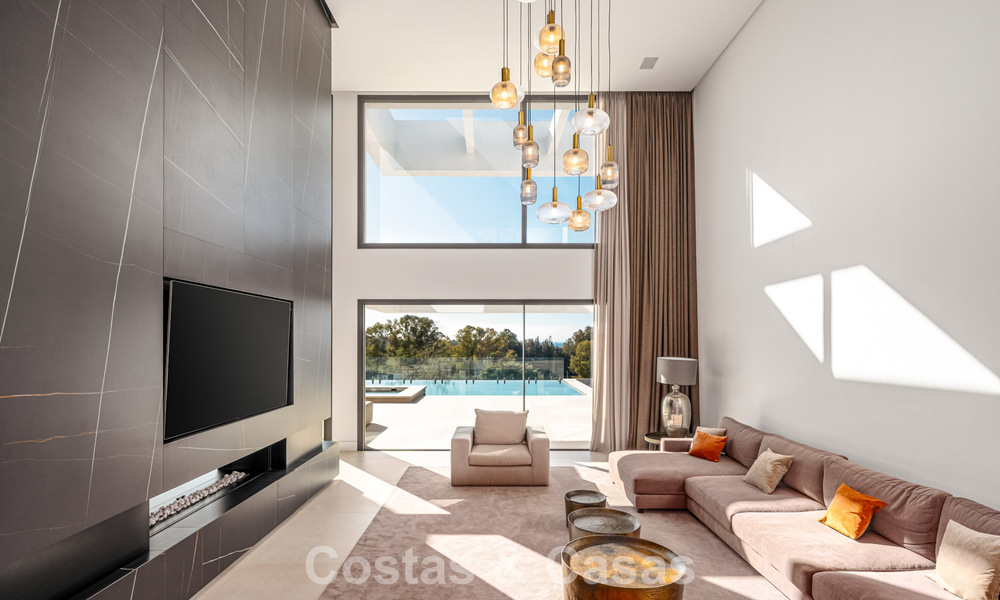 Villa de luxe spacieuse et moderniste à vendre avec vue sur le terrain de golf à Benahavis - Marbella 792496