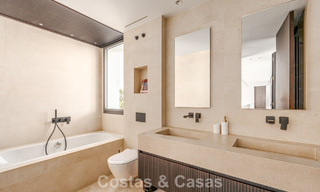 Villa de luxe spacieuse et moderniste à vendre avec vue sur le terrain de golf à Benahavis - Marbella 792500 