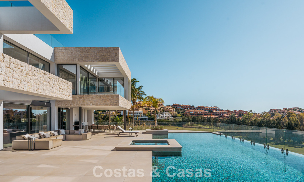 Villa de luxe spacieuse et moderniste à vendre avec vue sur le terrain de golf à Benahavis - Marbella 792507
