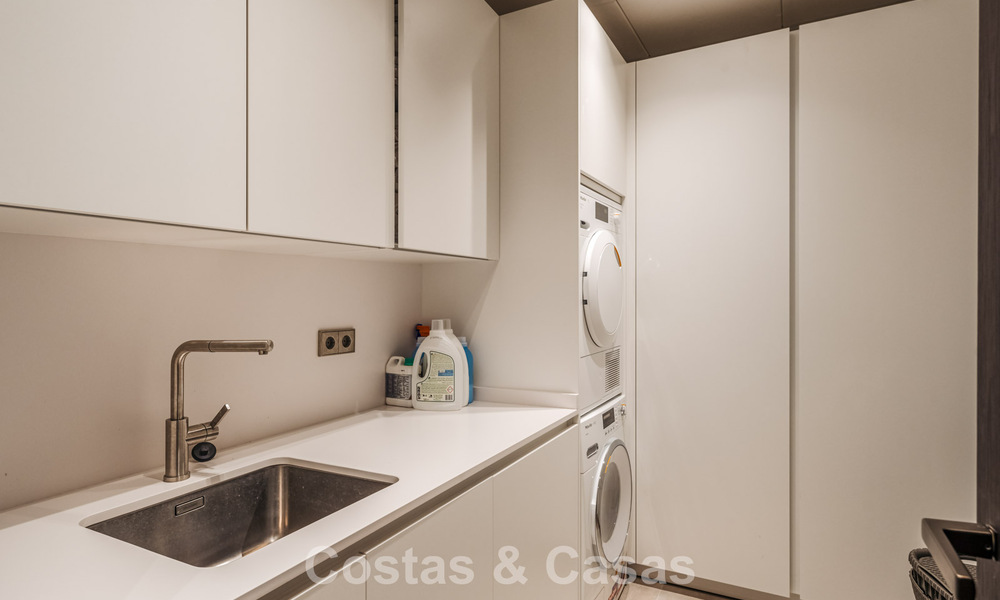 Villa de luxe spacieuse et moderniste à vendre avec vue sur le terrain de golf à Benahavis - Marbella 792512