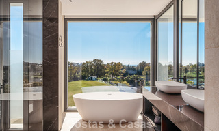 Villa de luxe spacieuse et moderniste à vendre avec vue sur le terrain de golf à Benahavis - Marbella 792515 