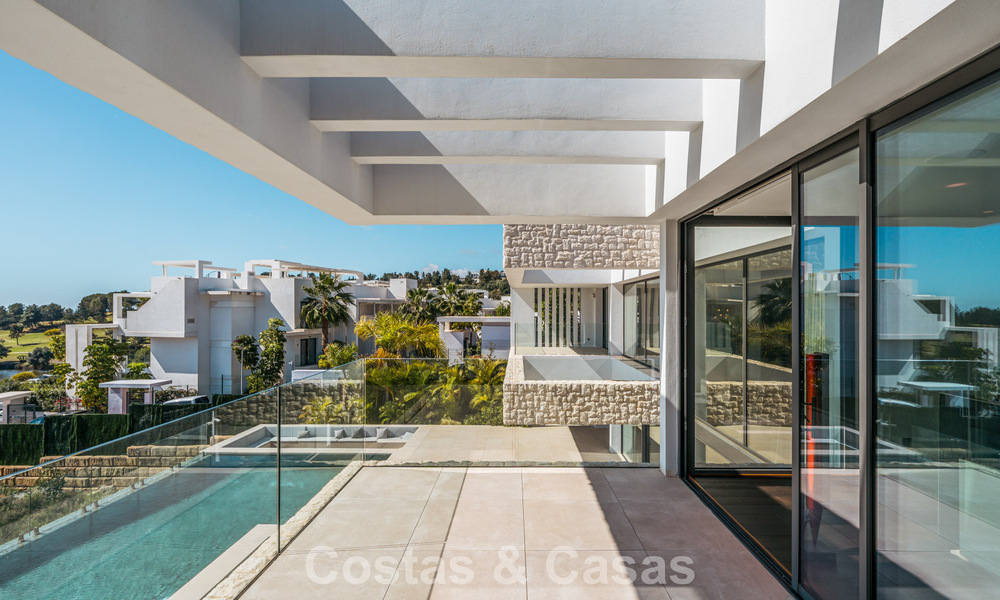 Villa de luxe spacieuse et moderniste à vendre avec vue sur le terrain de golf à Benahavis - Marbella 792518