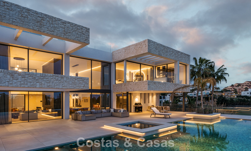 Villa de luxe spacieuse et moderniste à vendre avec vue sur le terrain de golf à Benahavis - Marbella 792523