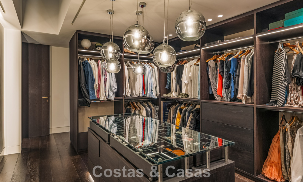 Villa de luxe spacieuse et moderniste à vendre avec vue sur le terrain de golf à Benahavis - Marbella 792536