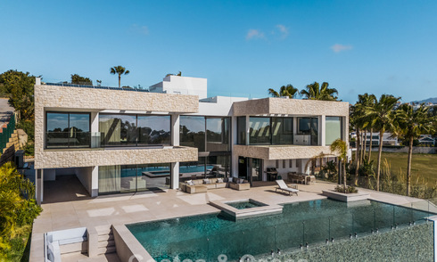 Villa de luxe spacieuse et moderniste à vendre avec vue sur le terrain de golf à Benahavis - Marbella 792545