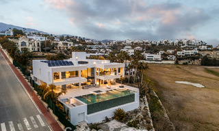 Villa de luxe spacieuse et moderniste à vendre avec vue sur le terrain de golf à Benahavis - Marbella 792551 