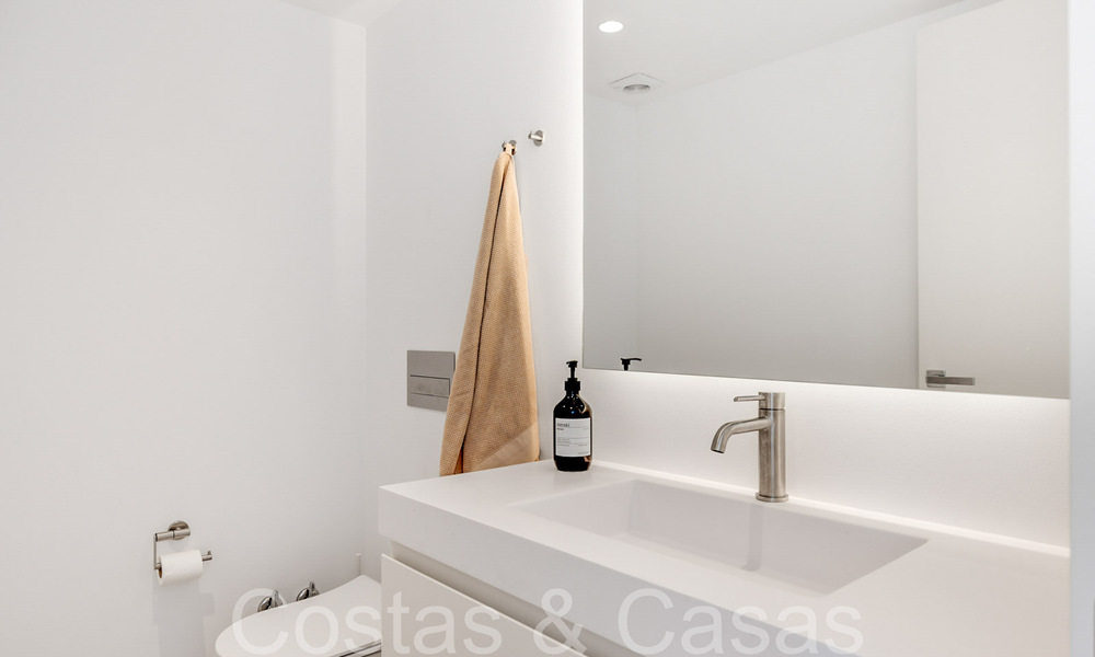 Prête à emménager, chic villa de luxe méditerranéenne à vendre, près de la plage à l'est du centre de Marbella 68620