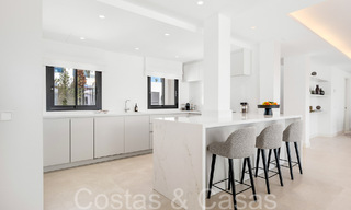 Prête à emménager, chic villa de luxe méditerranéenne à vendre, près de la plage à l'est du centre de Marbella 68621 