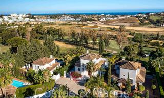Belle villa rénovée de style méditerranéen contemporain à vendre, adjacente au terrain de golf de Benahavis - Marbella 69129 