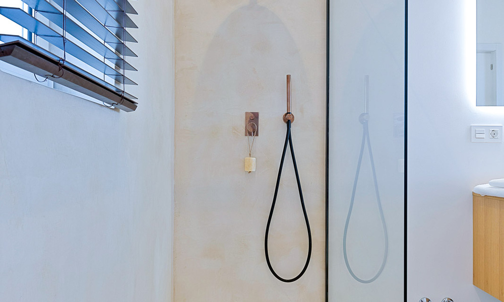 Belle villa rénovée de style méditerranéen contemporain à vendre, adjacente au terrain de golf de Benahavis - Marbella 69170