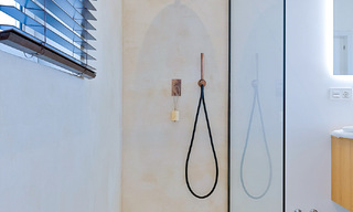 Belle villa rénovée de style méditerranéen contemporain à vendre, adjacente au terrain de golf de Benahavis - Marbella 69170 