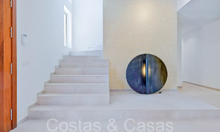 Belle villa rénovée de style méditerranéen contemporain à vendre, adjacente au terrain de golf de Benahavis - Marbella 69185 