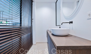 Belle villa rénovée de style méditerranéen contemporain à vendre, adjacente au terrain de golf de Benahavis - Marbella 69198 