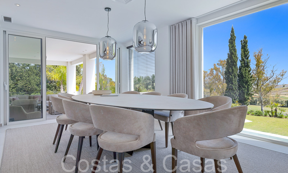 Belle villa rénovée de style méditerranéen contemporain à vendre, adjacente au terrain de golf de Benahavis - Marbella 69210