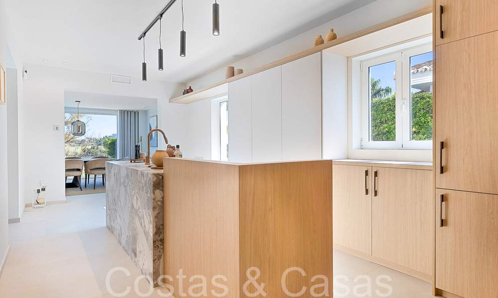 Belle villa rénovée de style méditerranéen contemporain à vendre, adjacente au terrain de golf de Benahavis - Marbella 69230