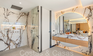 Penthouse en duplex de premier ordre avec vue panoramique sur la mer et piscine privée à vendre à Nueva Andalucia, Marbella 69443 