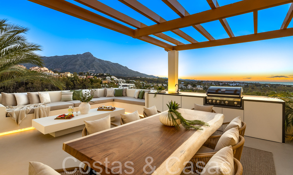 Penthouse en duplex de premier ordre avec vue panoramique sur la mer et piscine privée à vendre à Nueva Andalucia, Marbella 69457
