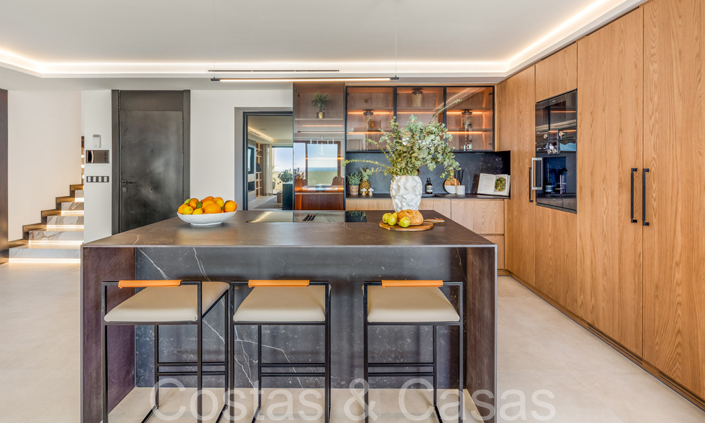 Penthouse en duplex de premier ordre avec vue panoramique sur la mer et piscine privée à vendre à Nueva Andalucia, Marbella 69468