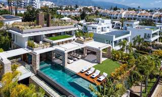 Chef-d'œuvre architectural à vendre, à distance de marche de Puerto Banus et de la plage de Nueva Andalucia, Marbella 69419 