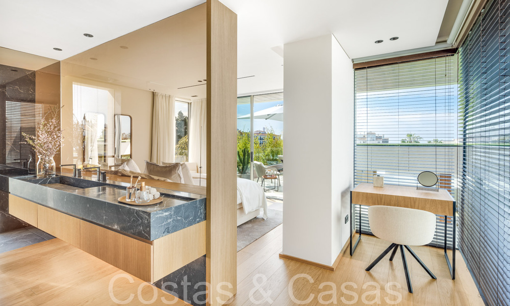 Chef-d'œuvre architectural à vendre, à distance de marche de Puerto Banus et de la plage de Nueva Andalucia, Marbella 69422