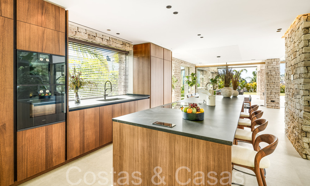 Chef-d'œuvre architectural à vendre, à distance de marche de Puerto Banus et de la plage de Nueva Andalucia, Marbella 69426