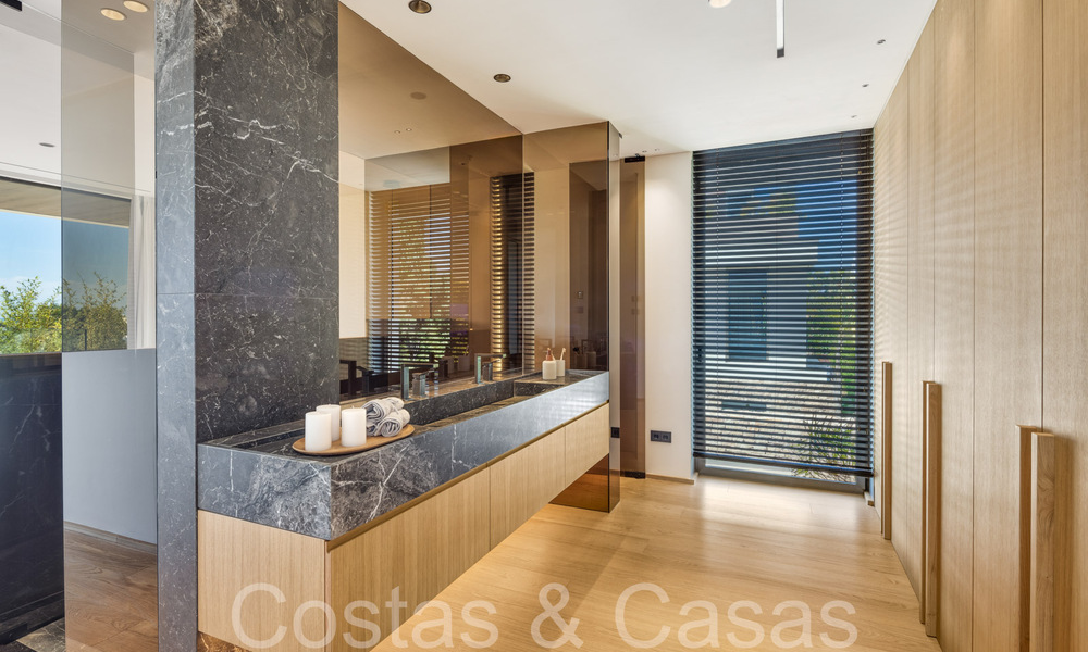 Chef-d'œuvre architectural à vendre, à distance de marche de Puerto Banus et de la plage de Nueva Andalucia, Marbella 69433