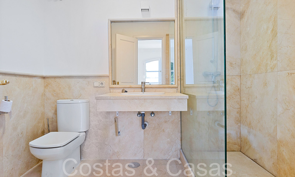 Charmante maison de ville à vendre dans une urbanisation fermée sur les collines de Marbella - Benahavis 69485