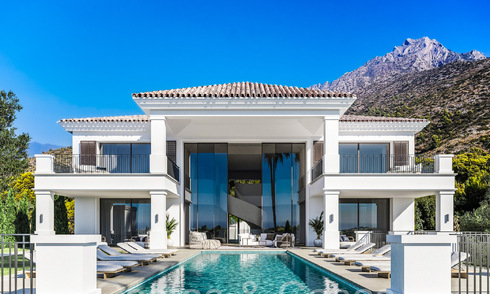 Majestueuse et classique villa de luxe andalouse à vendre dans l'exclusive Cascada de Camojan à Marbella 69498
