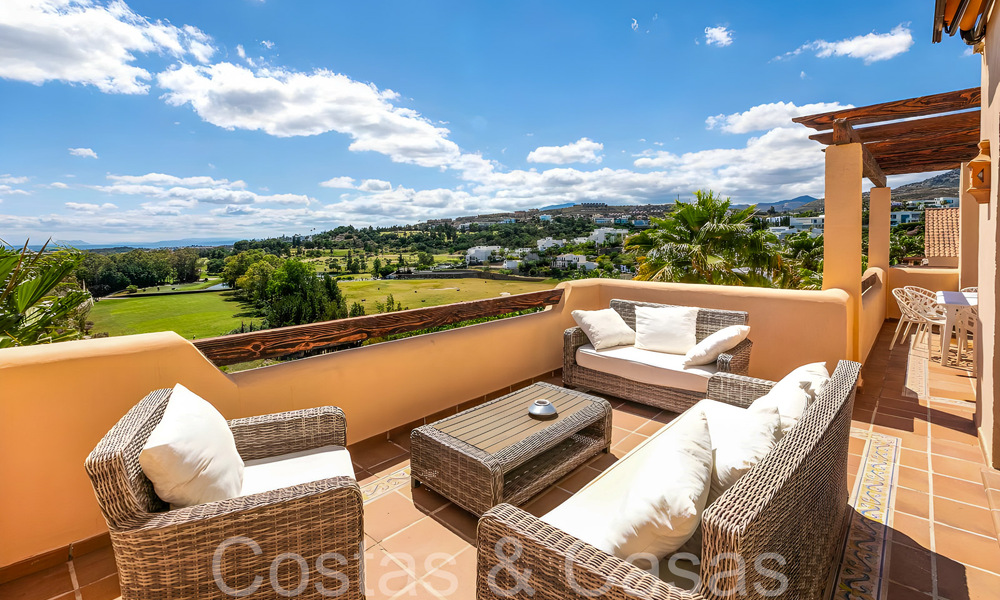 Penthouse de luxe prêt à emménager avec une vue magnifique sur le golf et la mer Méditerranée à vendre à Benahavis - Marbella 69637