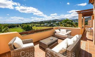 Penthouse de luxe prêt à emménager avec une vue magnifique sur le golf et la mer Méditerranée à vendre à Benahavis - Marbella 69637 