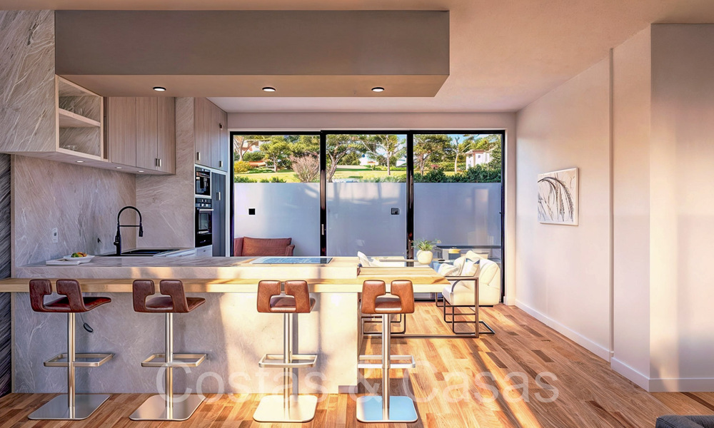 Nouveau développement de maisons de ville à vendre à côté du terrain de golf à Estepona 70554