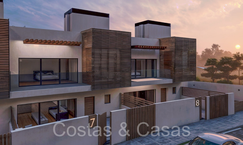 Nouveau développement de maisons de ville à vendre à côté du terrain de golf à Estepona 70557