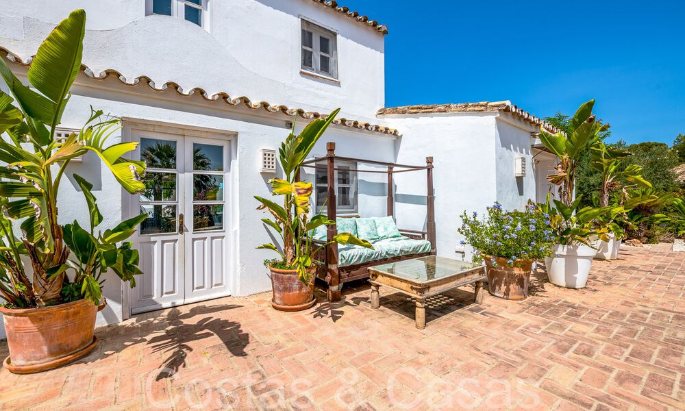 Charmante villa traditionnelle à vendre avec logement d'invités et court de tennis, proche de la plage à Benahavis - Marbella 71915