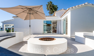 Villa de luxe méditerranéenne à vendre avec grand jardin et un cottage, avec vue sur la mer, proche des commodités à l'Est de Marbella 72070 