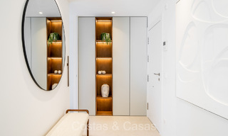 Appartement magnifiquement rénové avec terrasse spacieuse à vendre avec de belles vues dans le port de Puerto Banus, Marbella 72603 