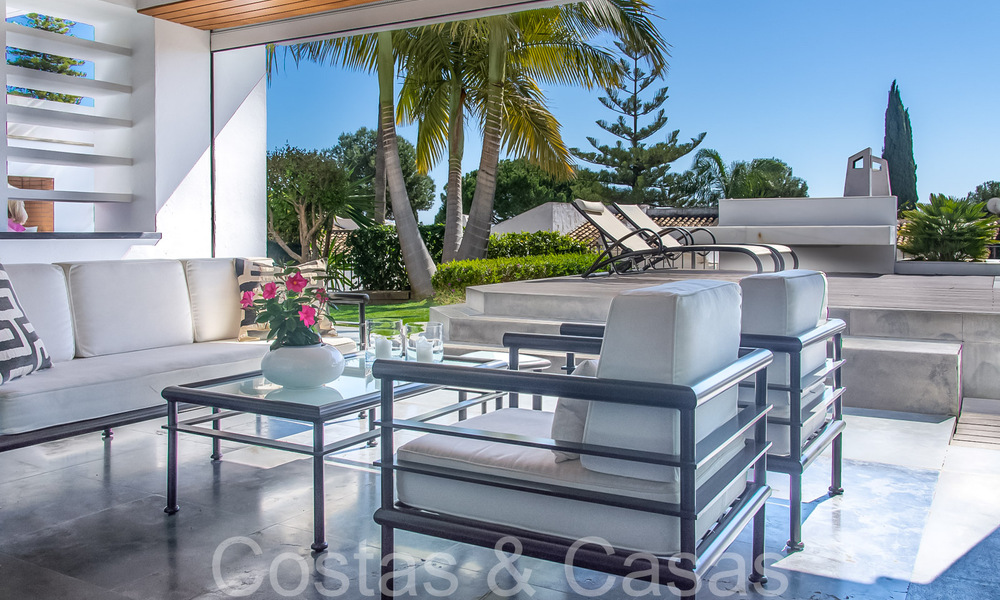 Maisons à vendre dans une résidence sécurisée, entourée par le parcours de golf d’Aloha à Nueva Andalucía, Marbella 805062