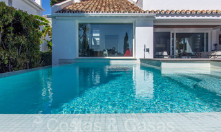 Maisons à vendre dans une résidence sécurisée, entourée par le parcours de golf d’Aloha à Nueva Andalucía, Marbella 805064 