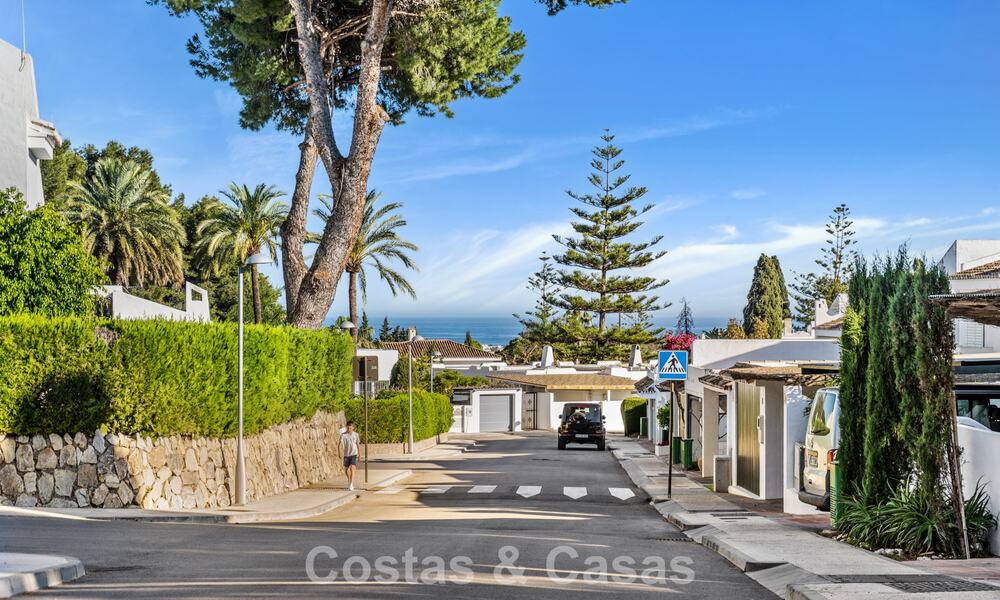 Maisons à vendre dans une résidence sécurisée, entourée par le parcours de golf d’Aloha à Nueva Andalucía, Marbella 805068
